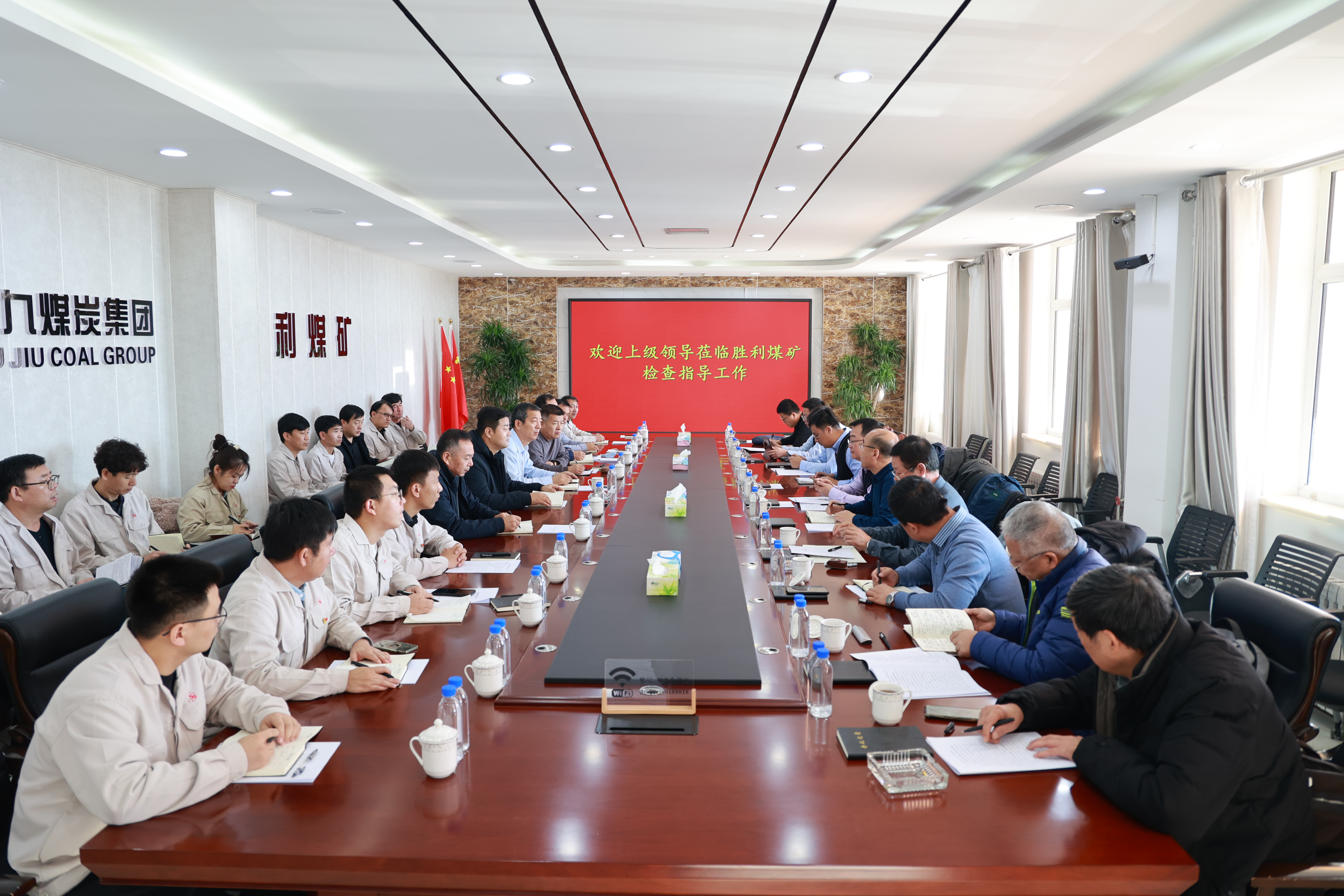 国家矿山安全监察局内蒙古局党组成员,副局长韩俊庆带领